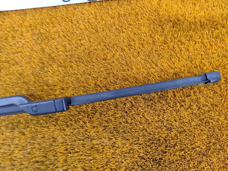 Поводок стеклоочистителя лобового стекла