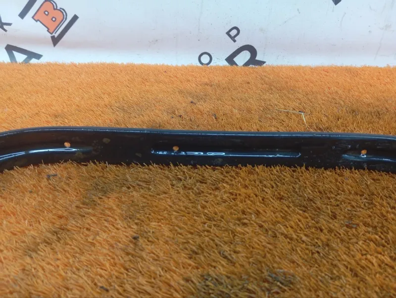 Крепление топливного бака