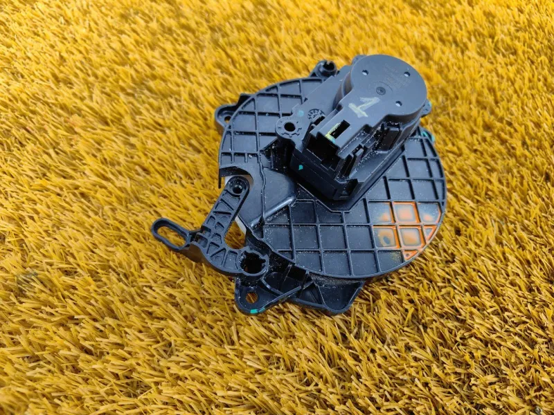 Моторчик заслонки печки