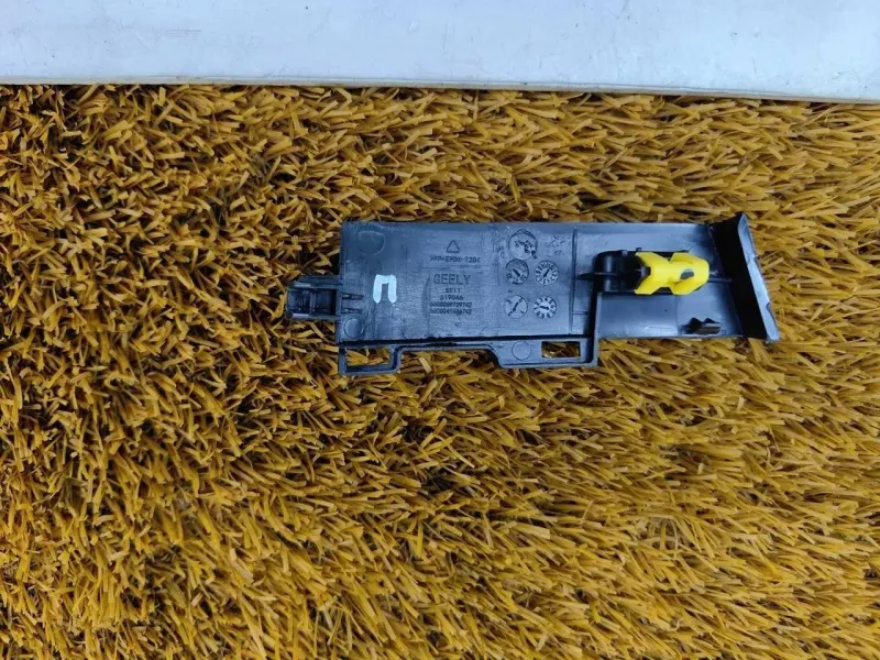 Накладка на торпедо