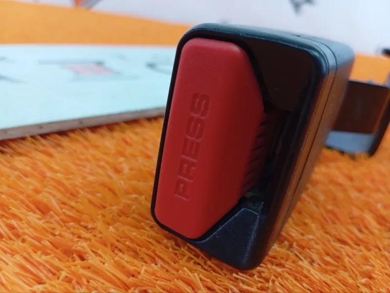 Ответная часть ремня безопасности