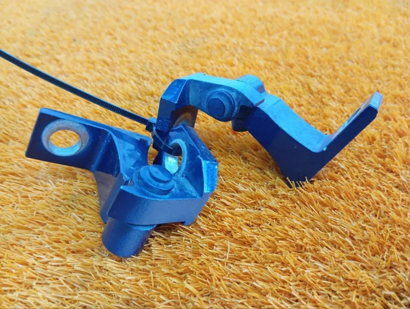 Петля двери