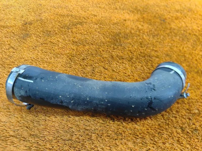 Патрубок воздушного фильтра