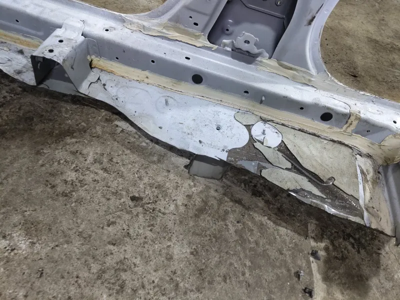 Порог с центральной стойкой