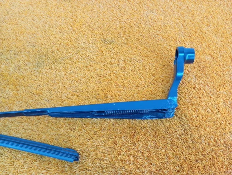 поводок стеклоочистителя