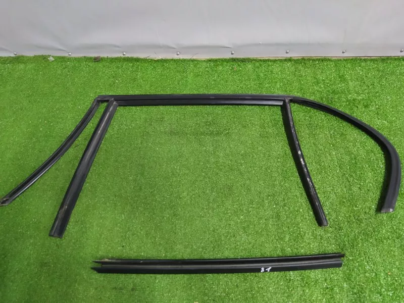 Уплотнитель стекла двери