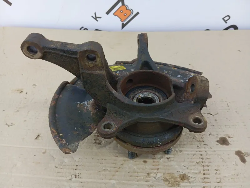 Кулак поворотный