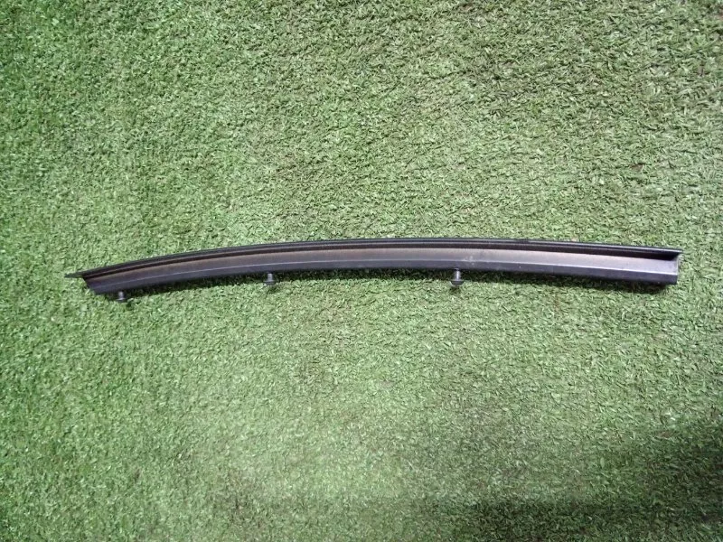 Направляющая стекла двери