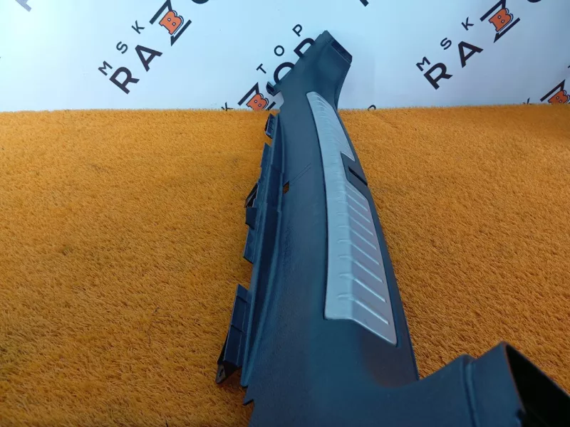 Накладка замка багажника