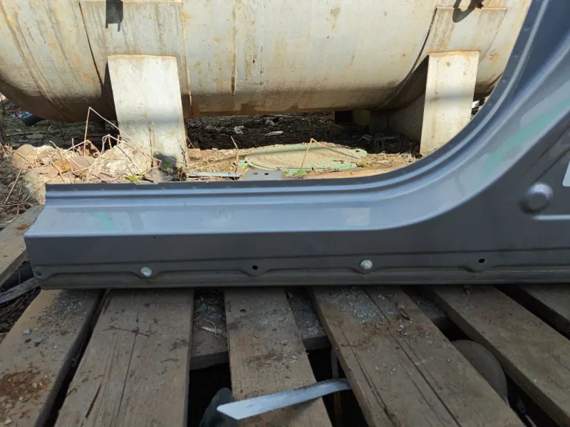 Порог с центральной стойкой