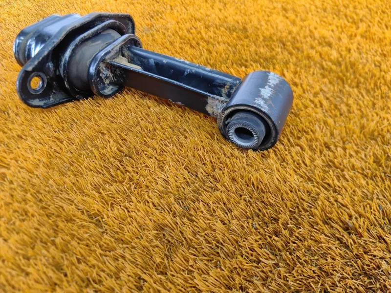 Подушка двигателя