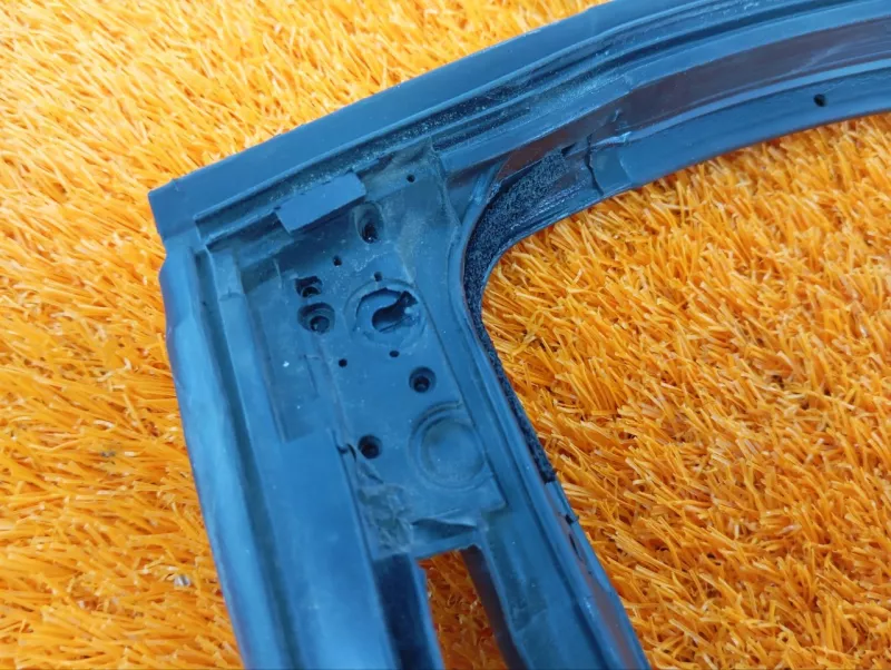 Уплотнитель двери