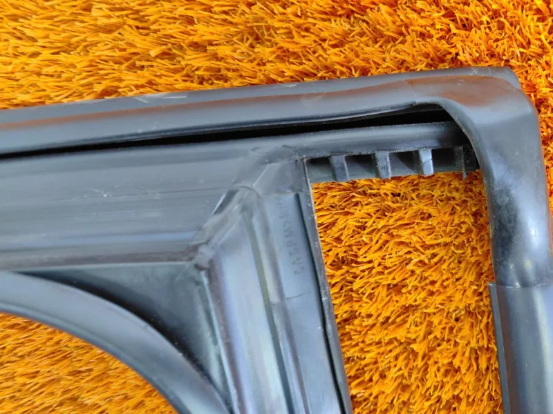 Уплотнитель стекла двери