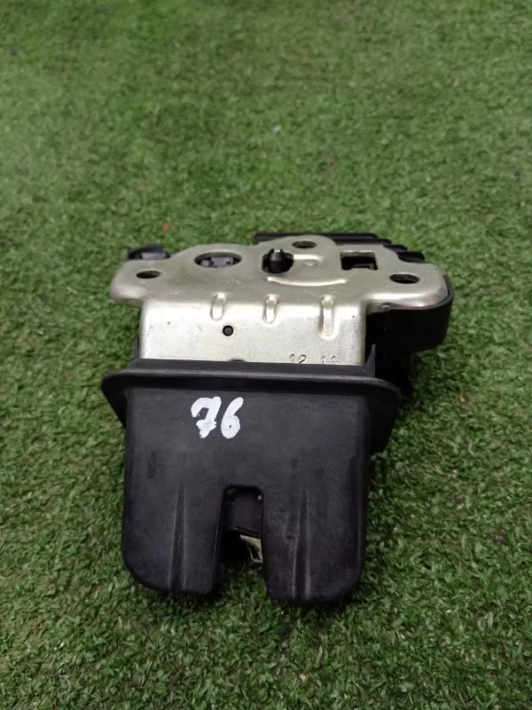 Замок багажника