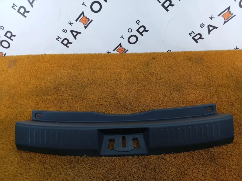 Накладка замка багажника