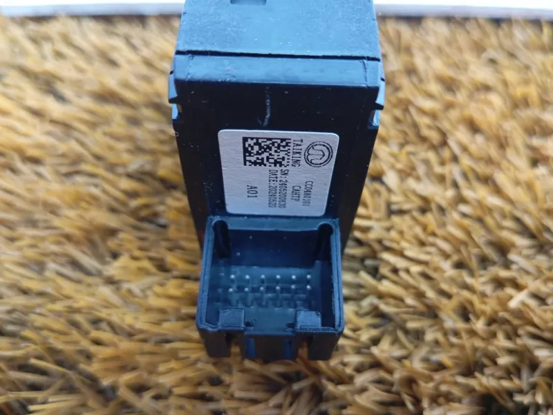 Кнопка стояночного тормоза