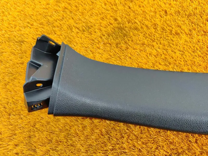 Обшивка двери багажника