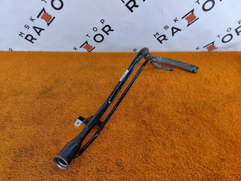 Горловина топливного бака