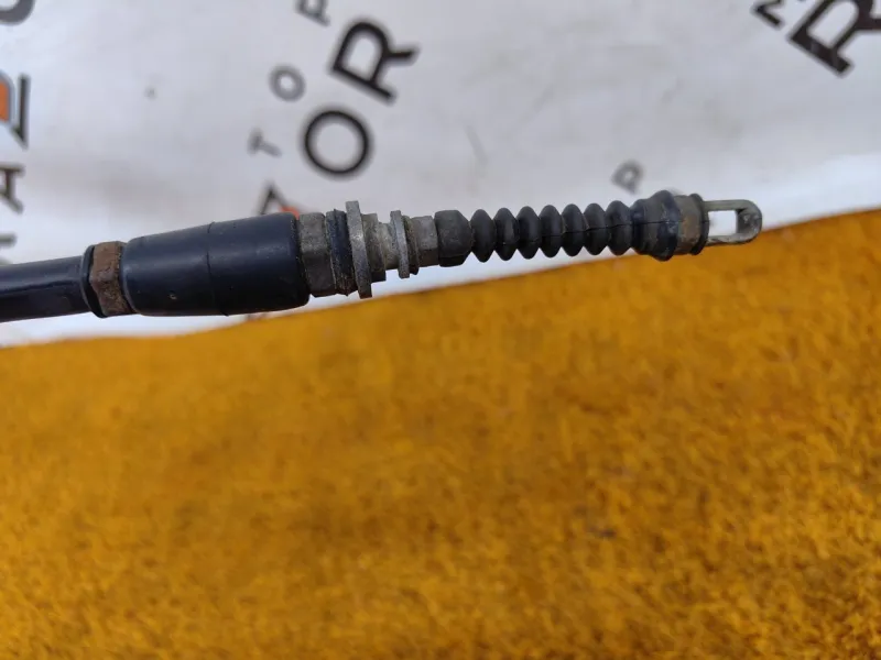 Трос стояночного тормоза