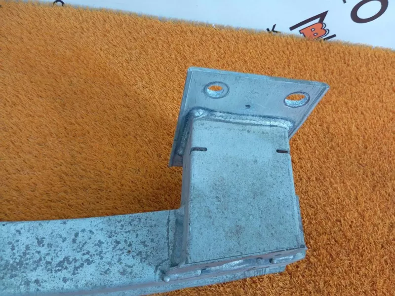 Усилитель бампера