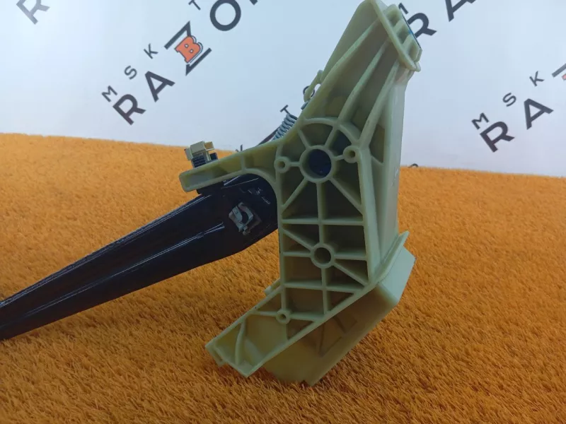 Педаль тормоза