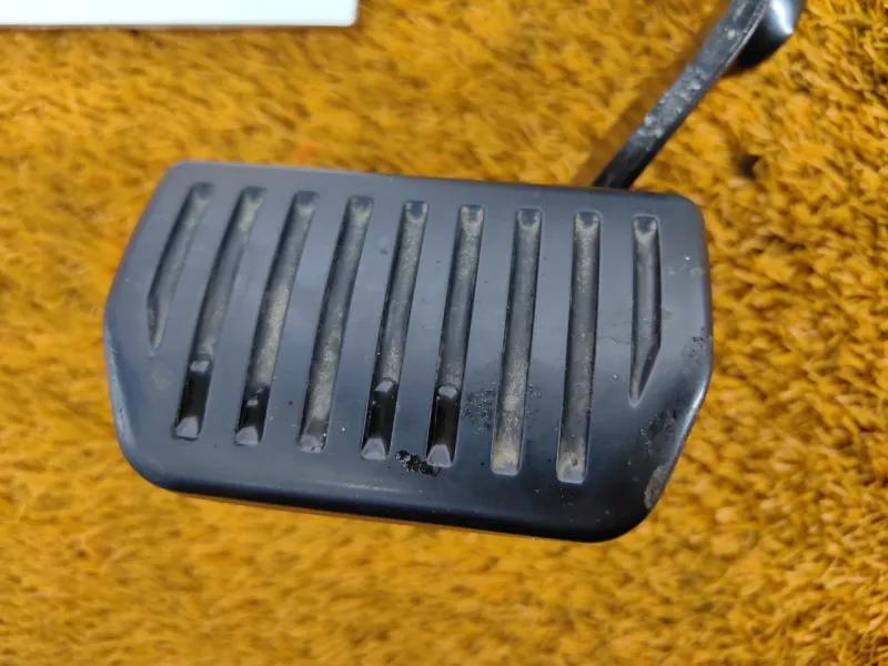 Педаль тормоза