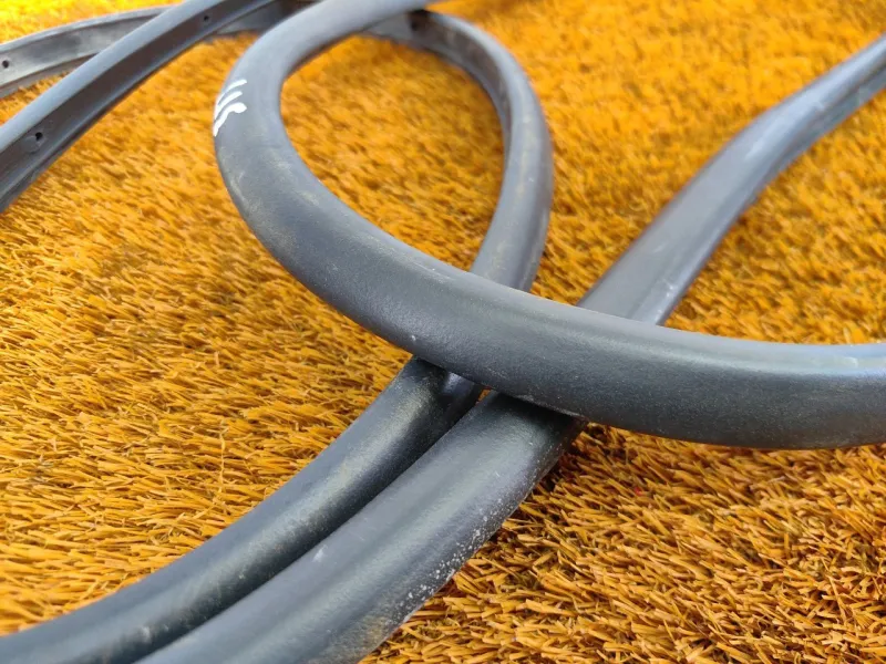 Уплотнитель двери