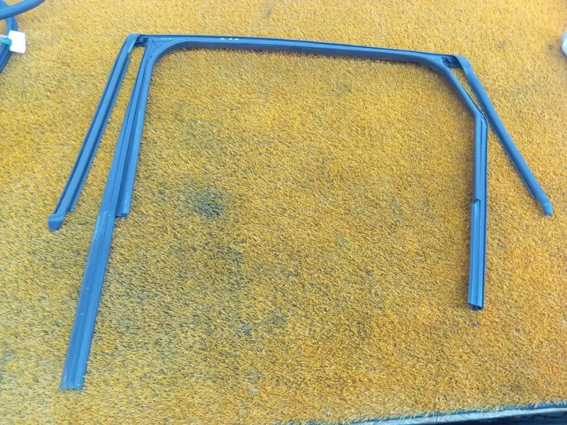 Уплотнитель стекла двери