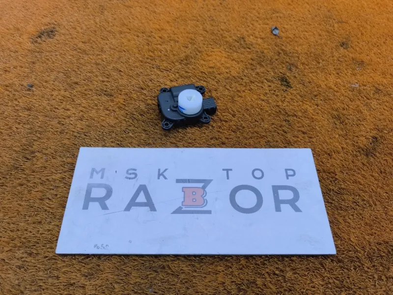 Сервопривод заслонок печки