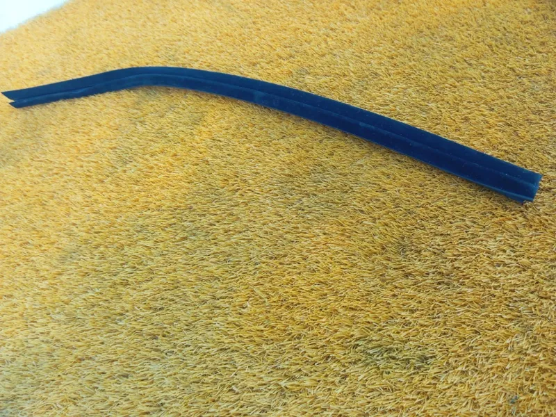 Уплотнитель стекла двери