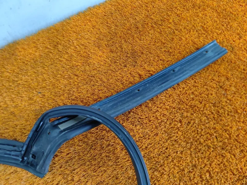 Уплотнитель двери