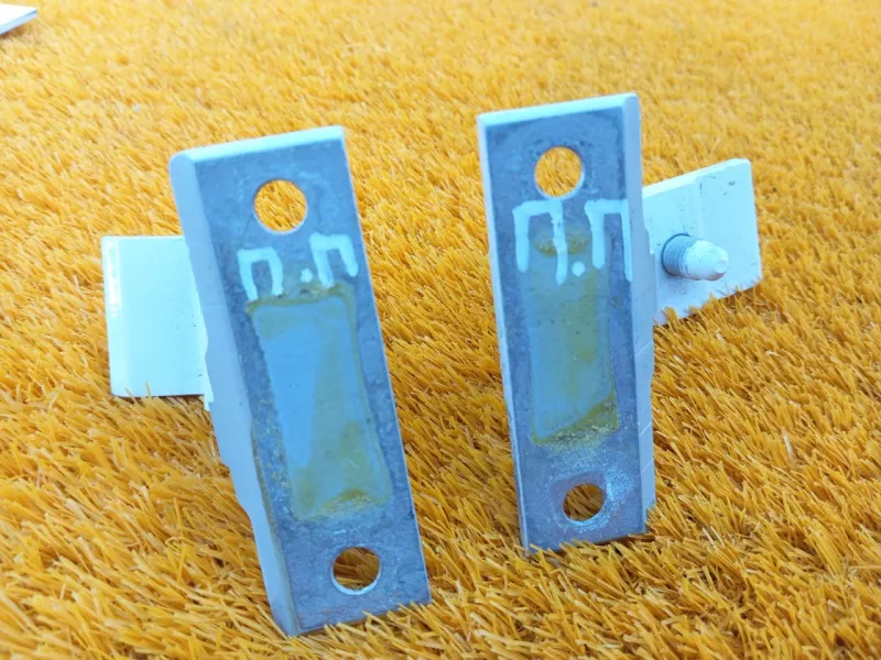 Петля двери