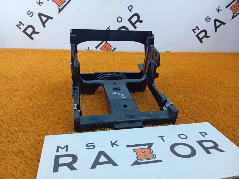 Кронштейн центральной консоли