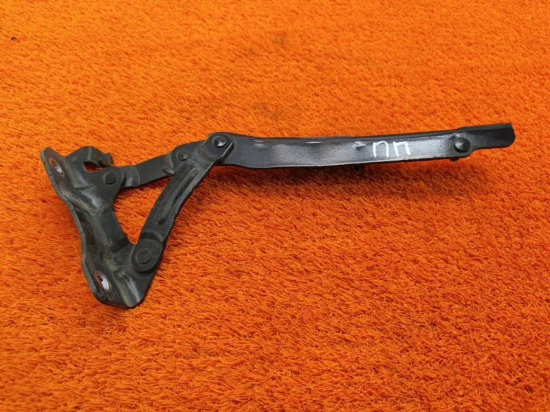 Петля капота