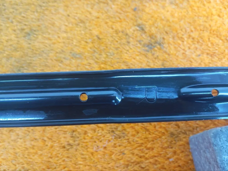 Крепление топливного бака