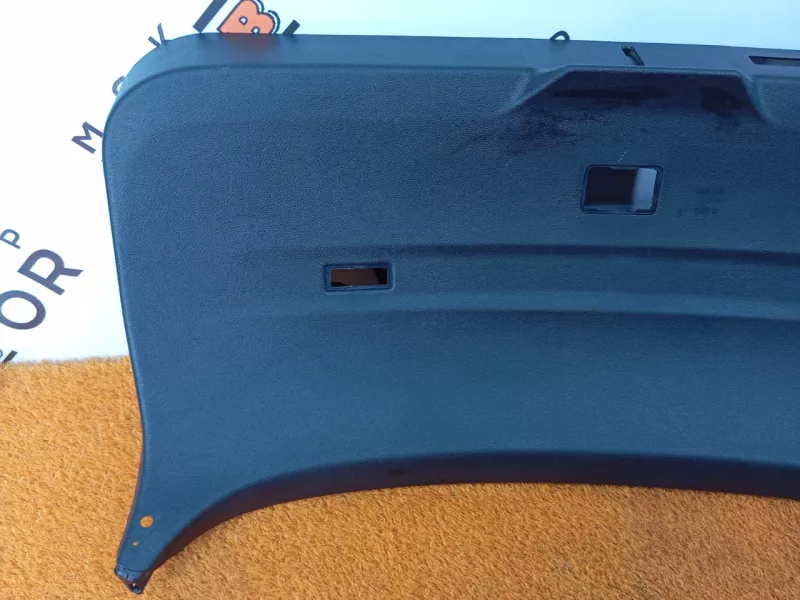 Обшивка двери багажника