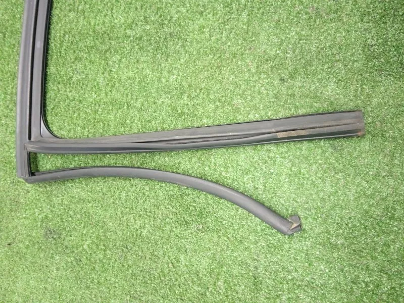 Уплотнитель стекла двери