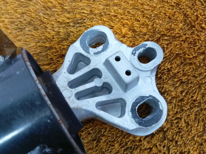 Подушка двигателя