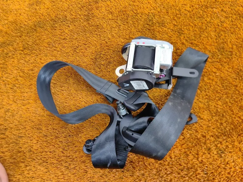 Ремень безопасности