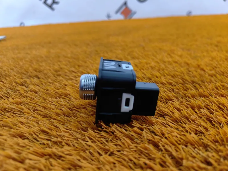 Переключатель регулировки зеркала