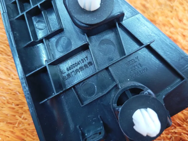 Уголок двери