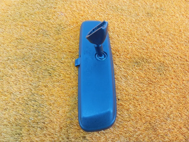 Зеркало заднего вида