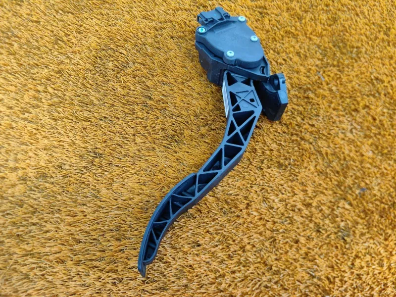 Педаль газа