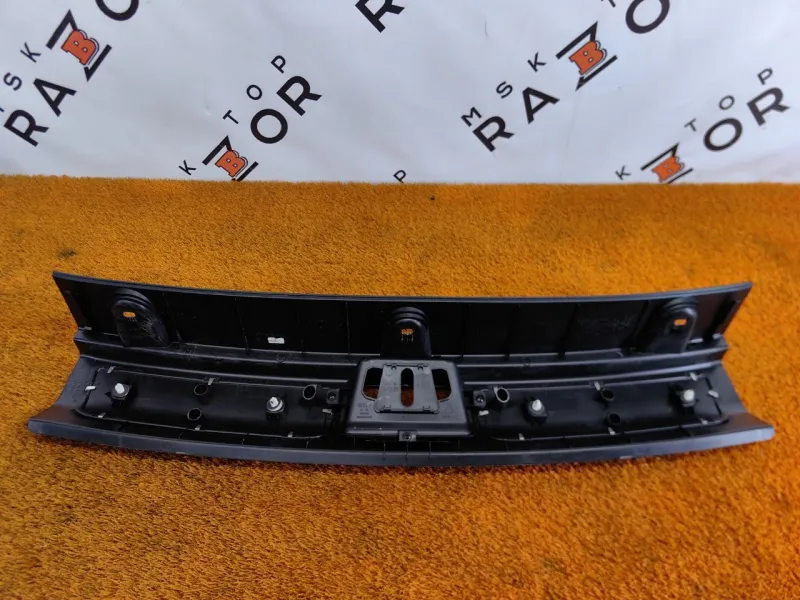 Накладка замка багажника