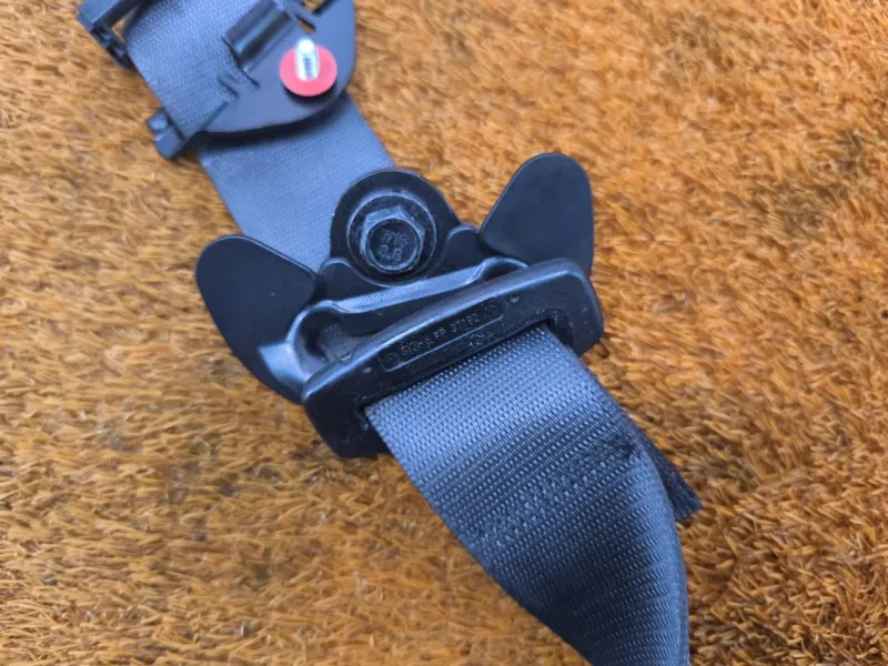 Ремень безопасности