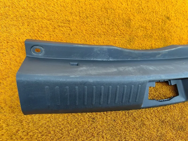 Накладка замка багажника