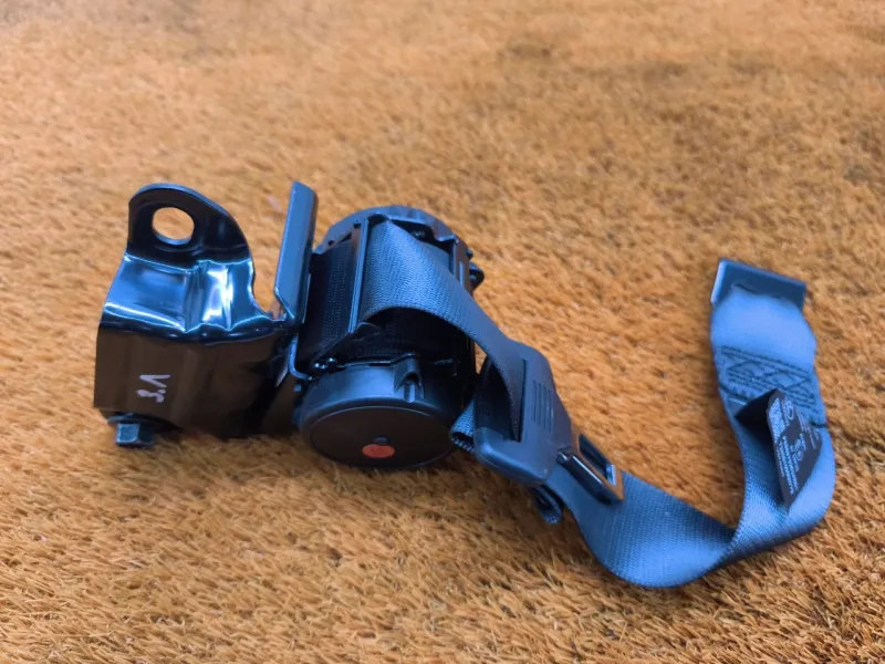 Ремень безопасности