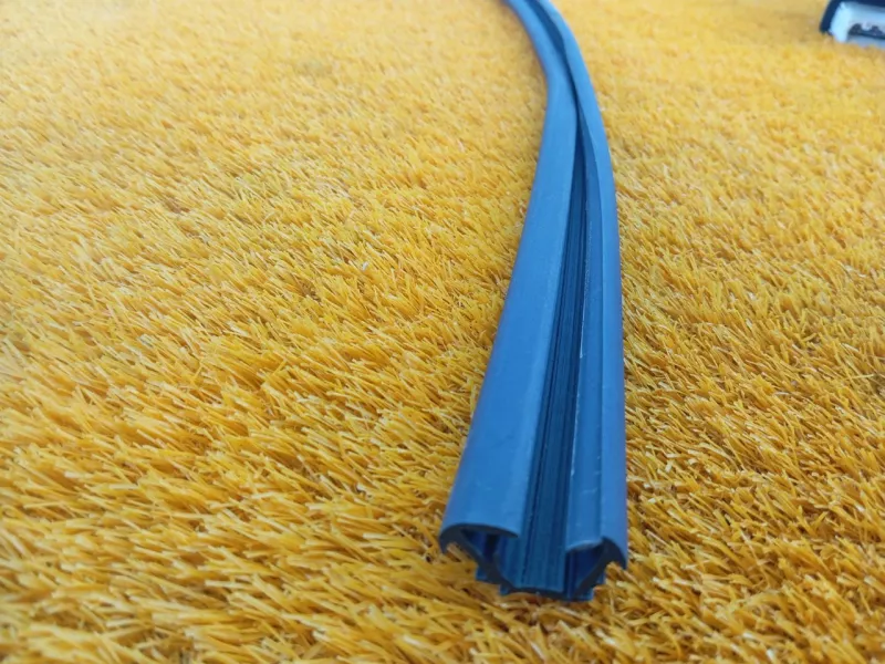 Уплотнитель стекла двери