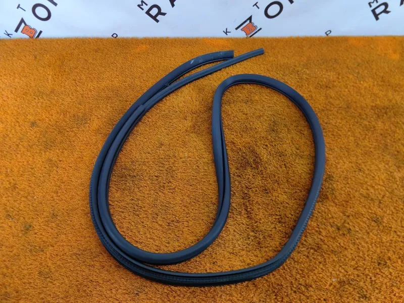 Уплотнитель проема двери