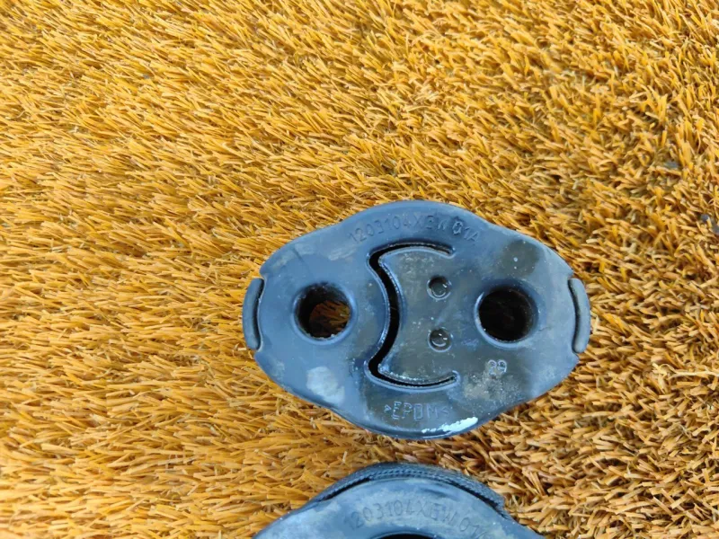 Крепление глушителя